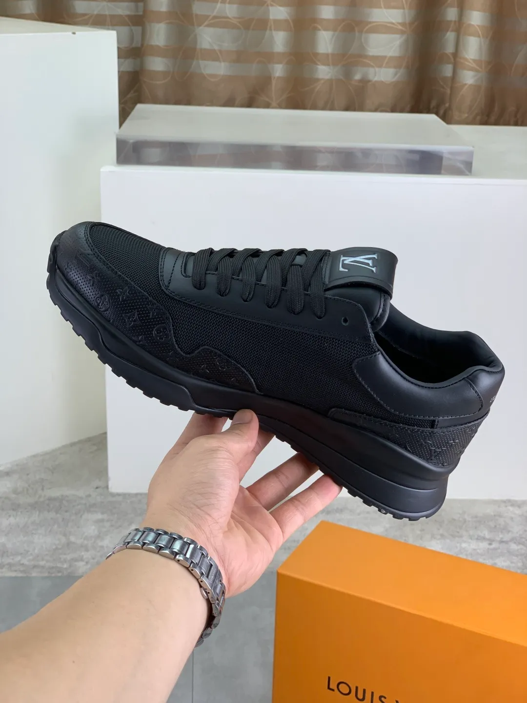 Men's men's shoes P680 new style 💶[LOUIS VUITTON] (original order) new style 🍀LV Louis Vuitton * - top version of LV classic trendy shoes! Use imported original cowhide and water-dyed cowhide lining. The latest original wear-resistant TPU combination outsole! High quality products! Multiple colors available, code number: 38-44 (45 46 customized)